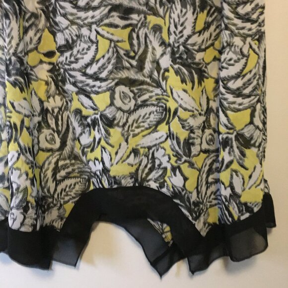 Flowy Floral Yellow, Black and White Handkerchief Hem V-Neck Top - Picture 5 of 15